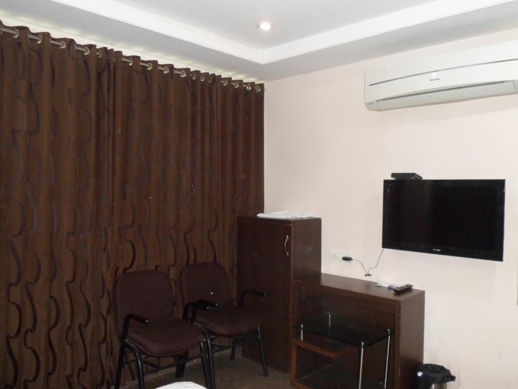 Hotel Silver Plaza Ахмедабад Номер фото