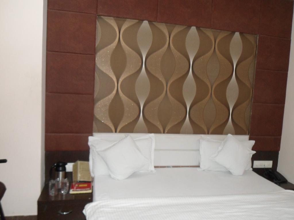 Hotel Silver Plaza Ахмедабад Номер фото
