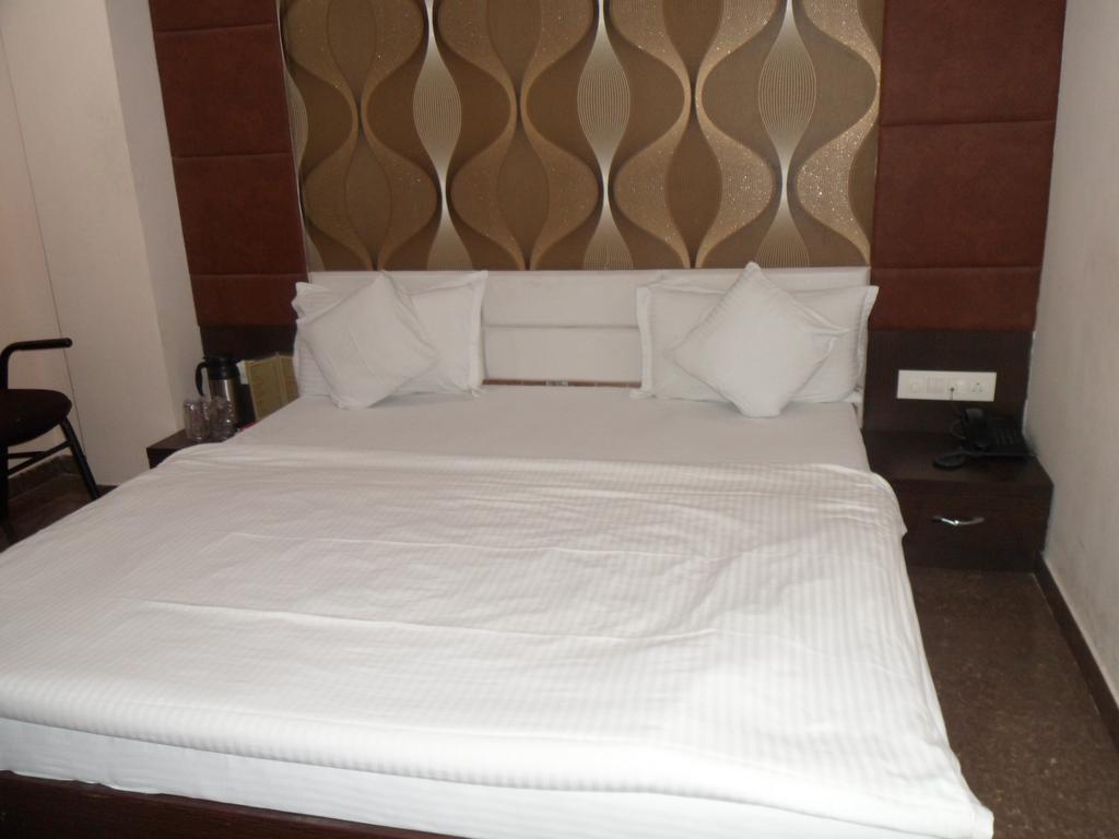 Hotel Silver Plaza Ахмедабад Номер фото