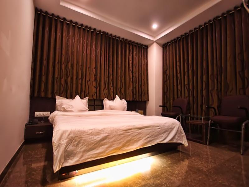 Hotel Silver Plaza Ахмедабад Экстерьер фото