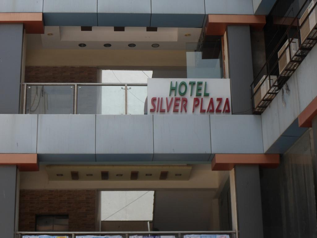 Hotel Silver Plaza Ахмедабад Экстерьер фото
